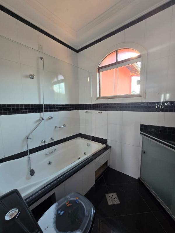 Casa, Trevo, 4 Quartos, 3 Vagas, 1 Suíte