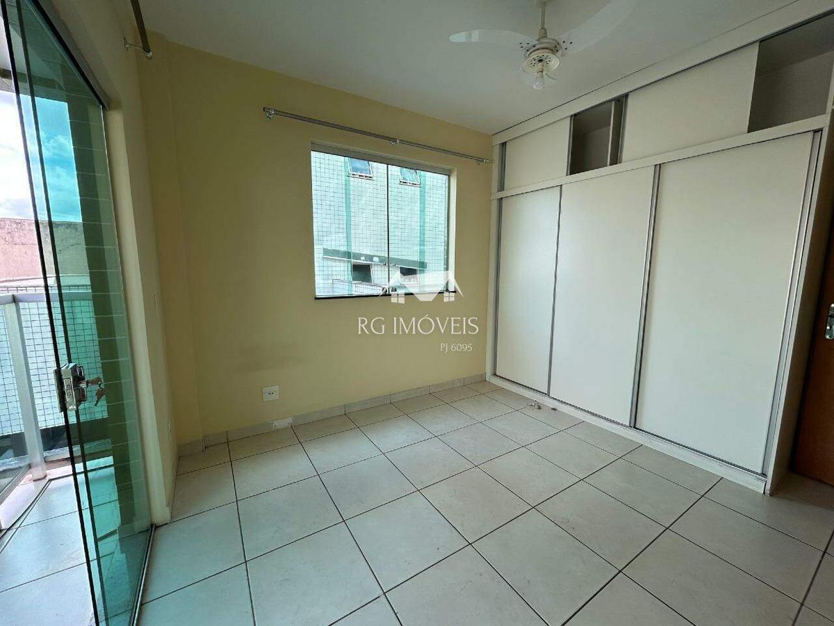 Apartamento, Barreiro, 4 Quartos, 2 Vagas, 1 Suíte