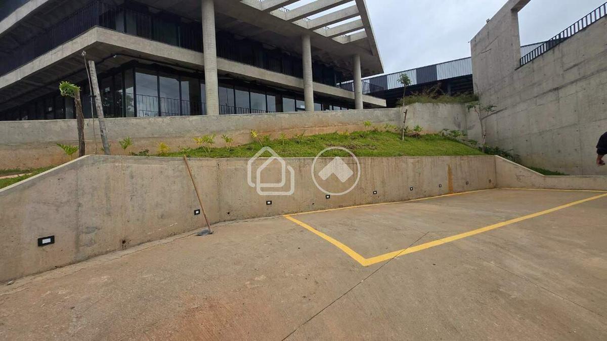 Loja, Buritis, 6 Vagas