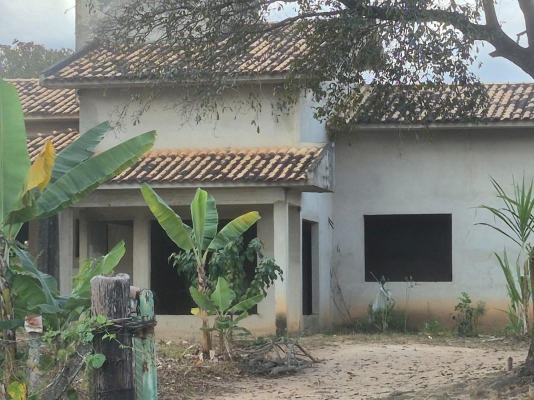 Fazenda, Vianópolis, 4 Quartos, 10 Vagas, 3 Suítes