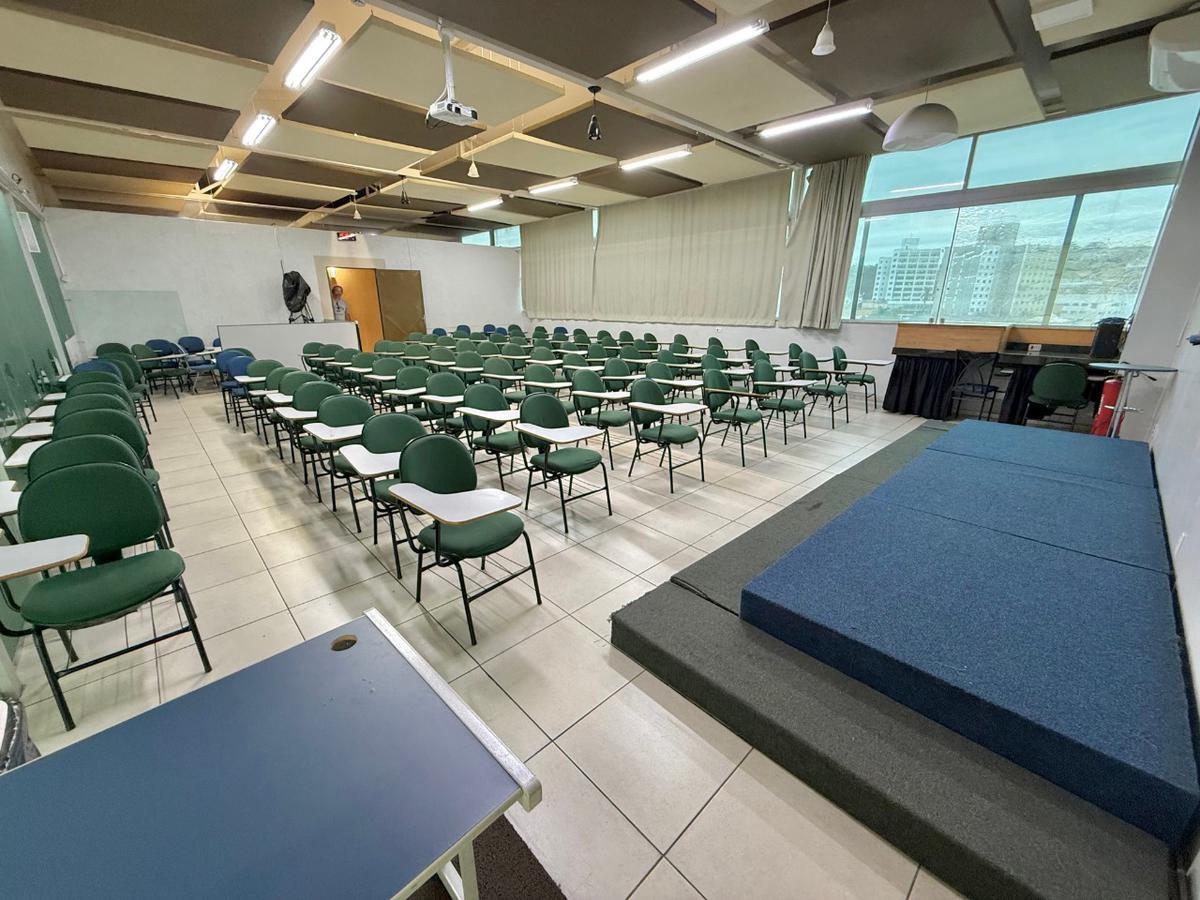 Sala, Liberdade, 0 Quarto, 13 Vagas