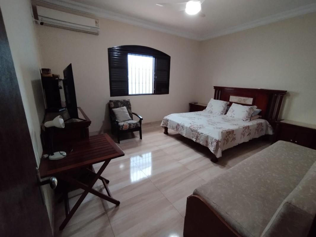 Casa, Castelo, 3 Quartos, 4 Vagas, 1 Suíte