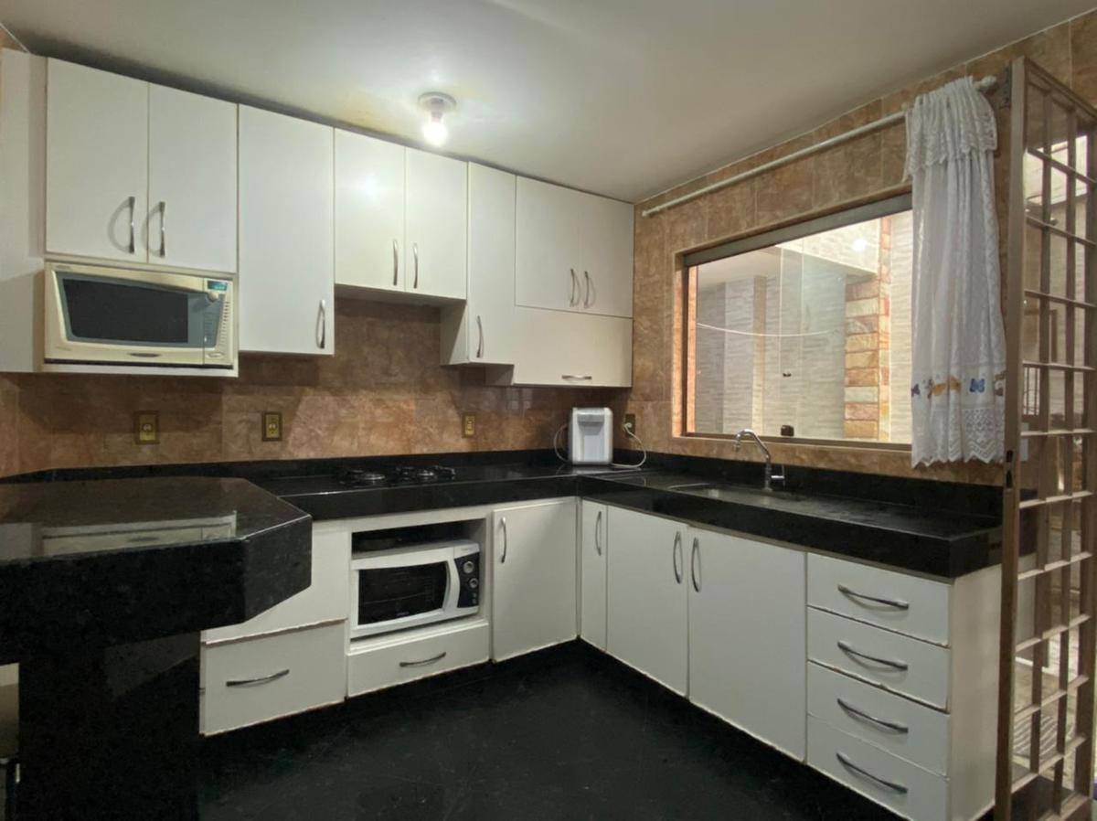 Casa, Itapoã, 6 Quartos, 3 Vagas, 1 Suíte