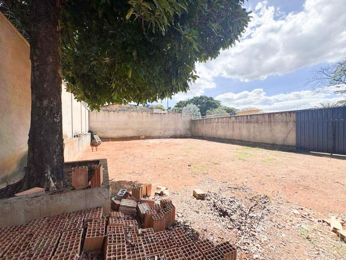 Lote, Braúnas, 0 Quarto, 1 Vaga
