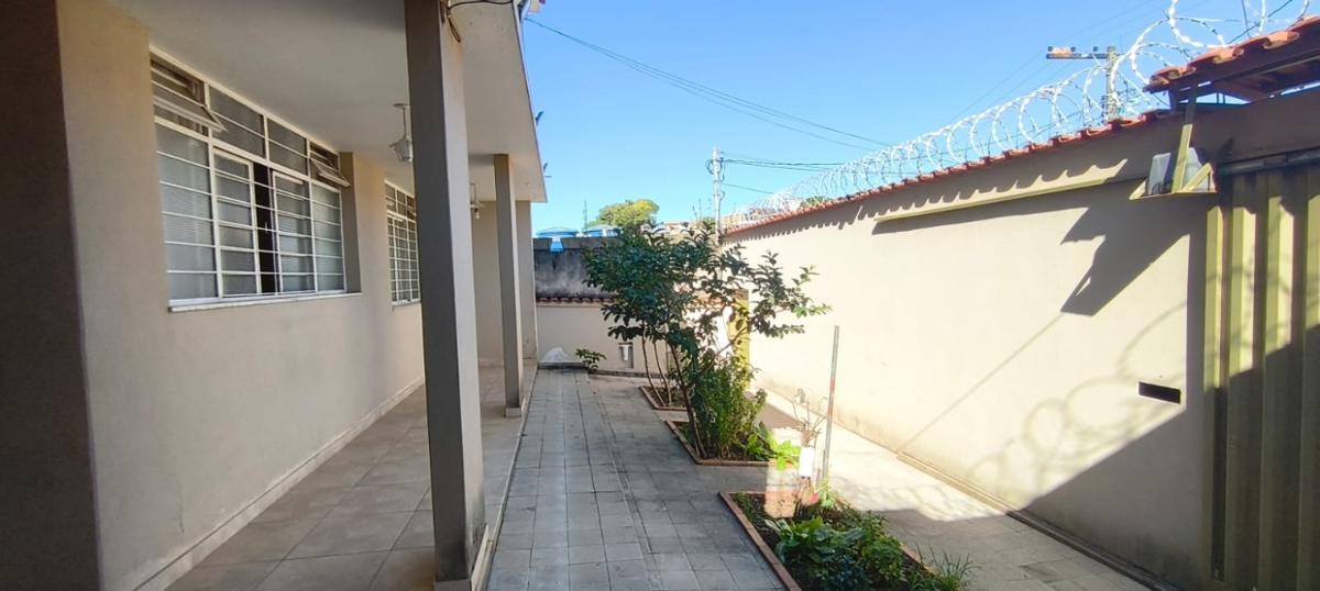 Casa, Cachoeirinha, 6 Quartos, 4 Vagas, 2 Suítes