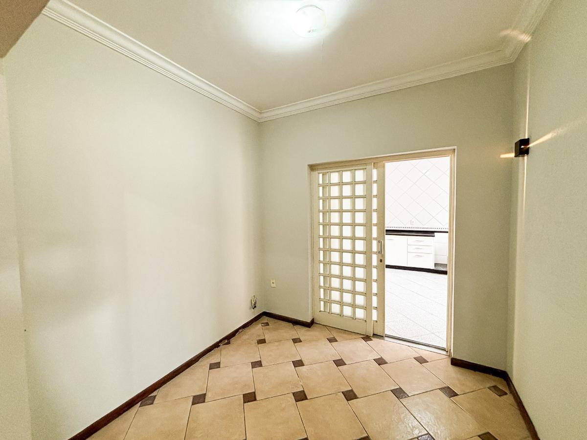 Casa, Três Barras, 5 Quartos, 2 Vagas, 1 Suíte