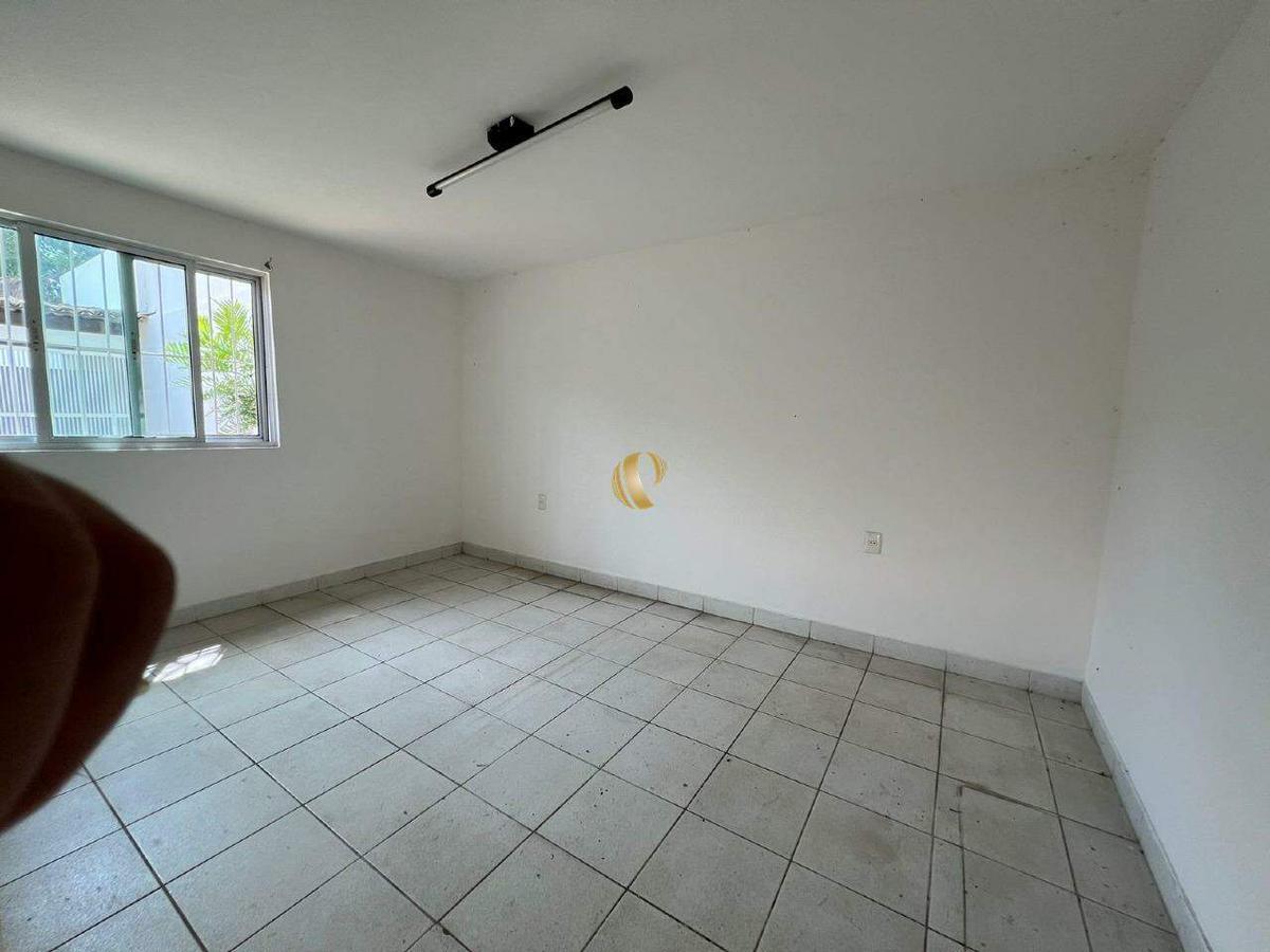 Casa, Centro, 8 Quartos, 15 Vagas, 2 Suítes