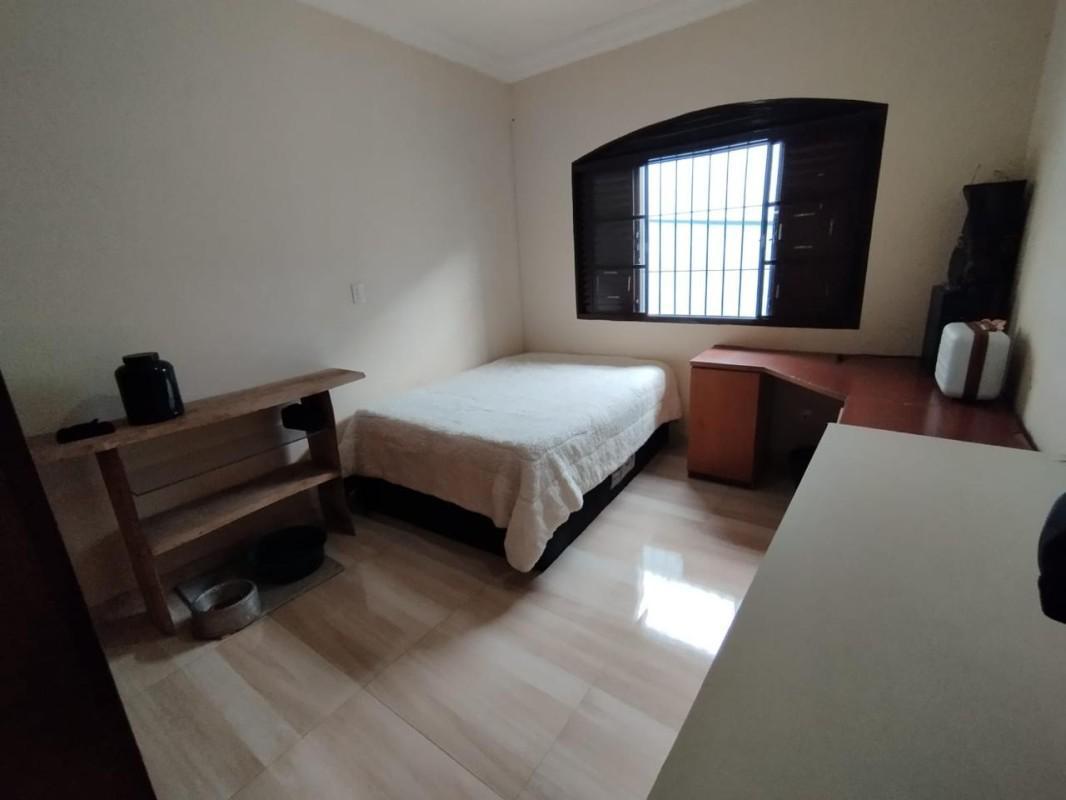 Casa, Castelo, 3 Quartos, 4 Vagas, 1 Suíte