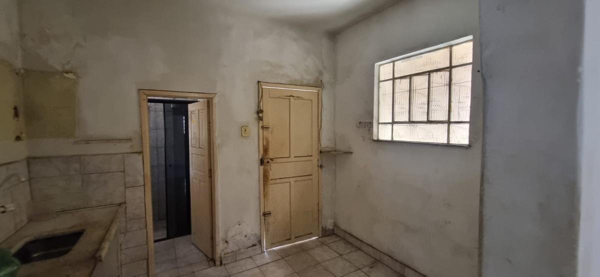 Casa, Sagrada Família, 5 Quartos, 0 Vaga, 1 Suíte