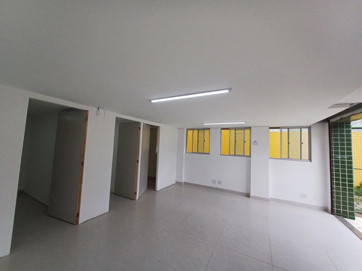 Galpão, Santa Cruz, 0 Quarto, 4 Vagas