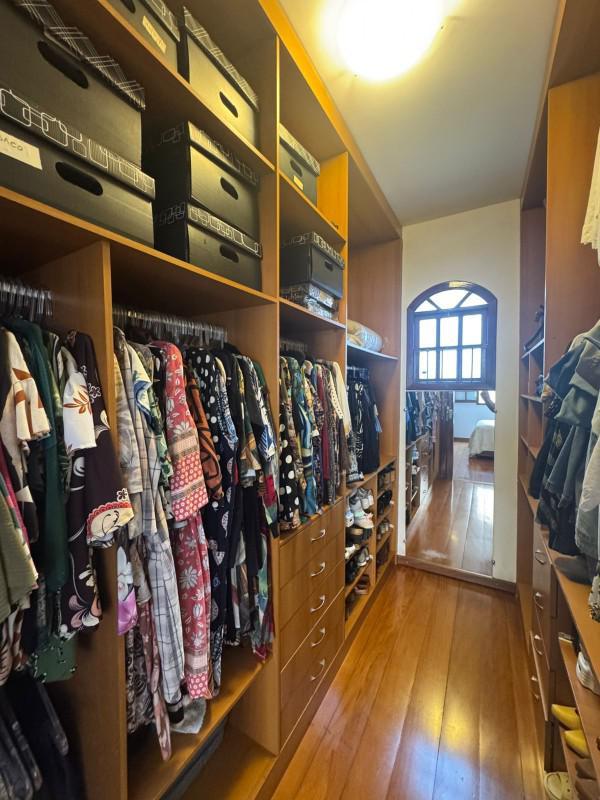 Casa, Trevo, 4 Quartos, 10 Vagas, 1 Suíte