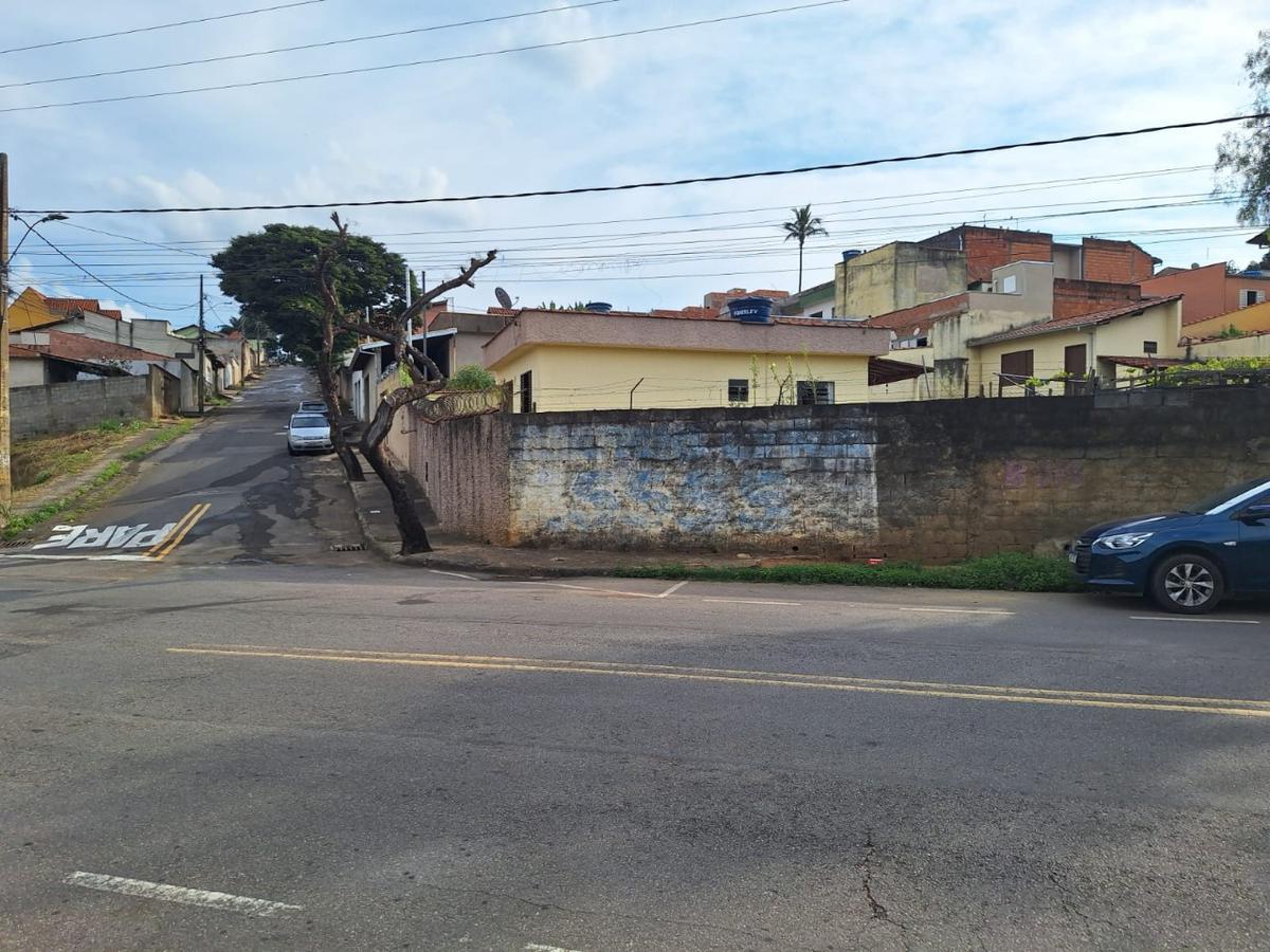 Casa, Parque Rinaldo, 2 Quartos, 0 Vaga