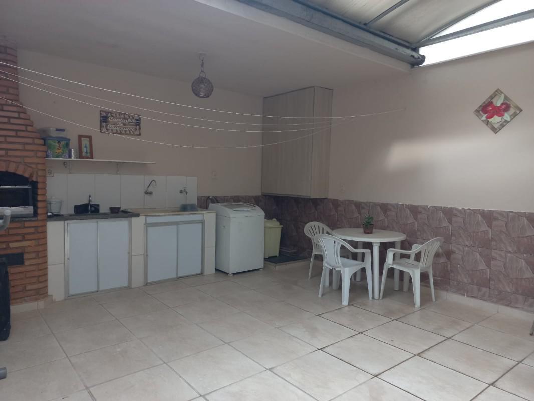 Casa, Santa Cruz Industrial, 3 Quartos, 2 Vagas, 1 Suíte
