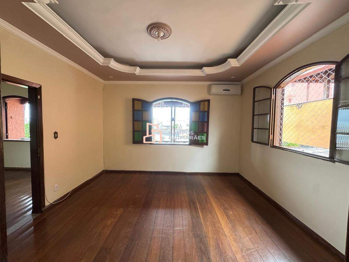 Casa, Industrial, 4 Quartos, 2 Vagas, 2 Suítes