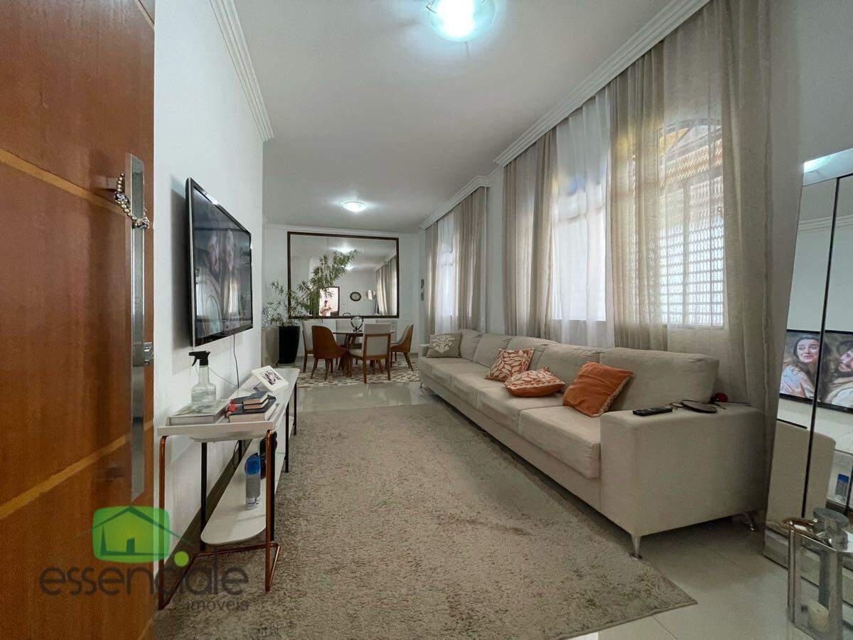Casa, Santa Cruz Industrial, 3 Quartos, 5 Vagas, 1 Suíte