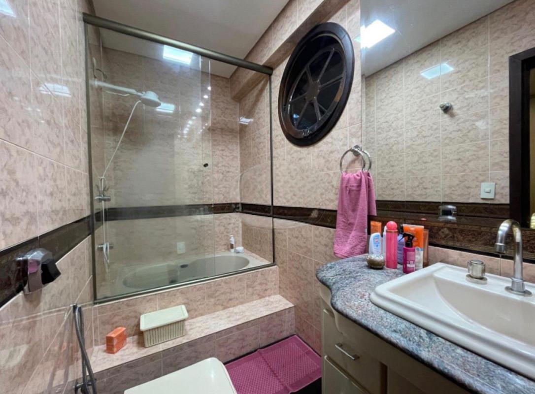 Casa, Milionários, 3 Quartos, 8 Vagas, 1 Suíte