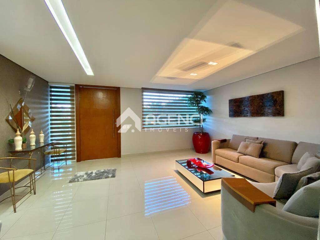 Casa, Trevo, 4 Quartos, 0 Vaga, 3 Suítes