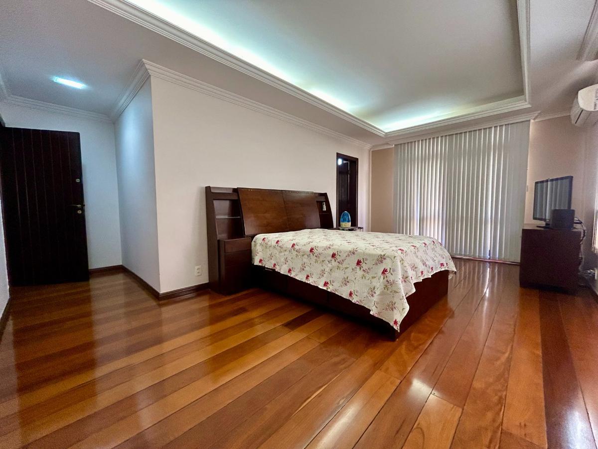 Casa, Castelo, 4 Quartos, 4 Vagas, 1 Suíte