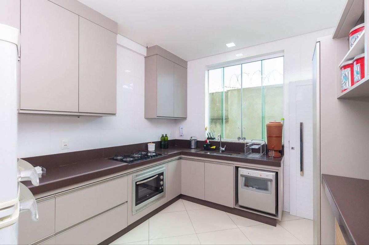 Casa, Estoril, 4 Quartos, 3 Vagas, 4 Suítes