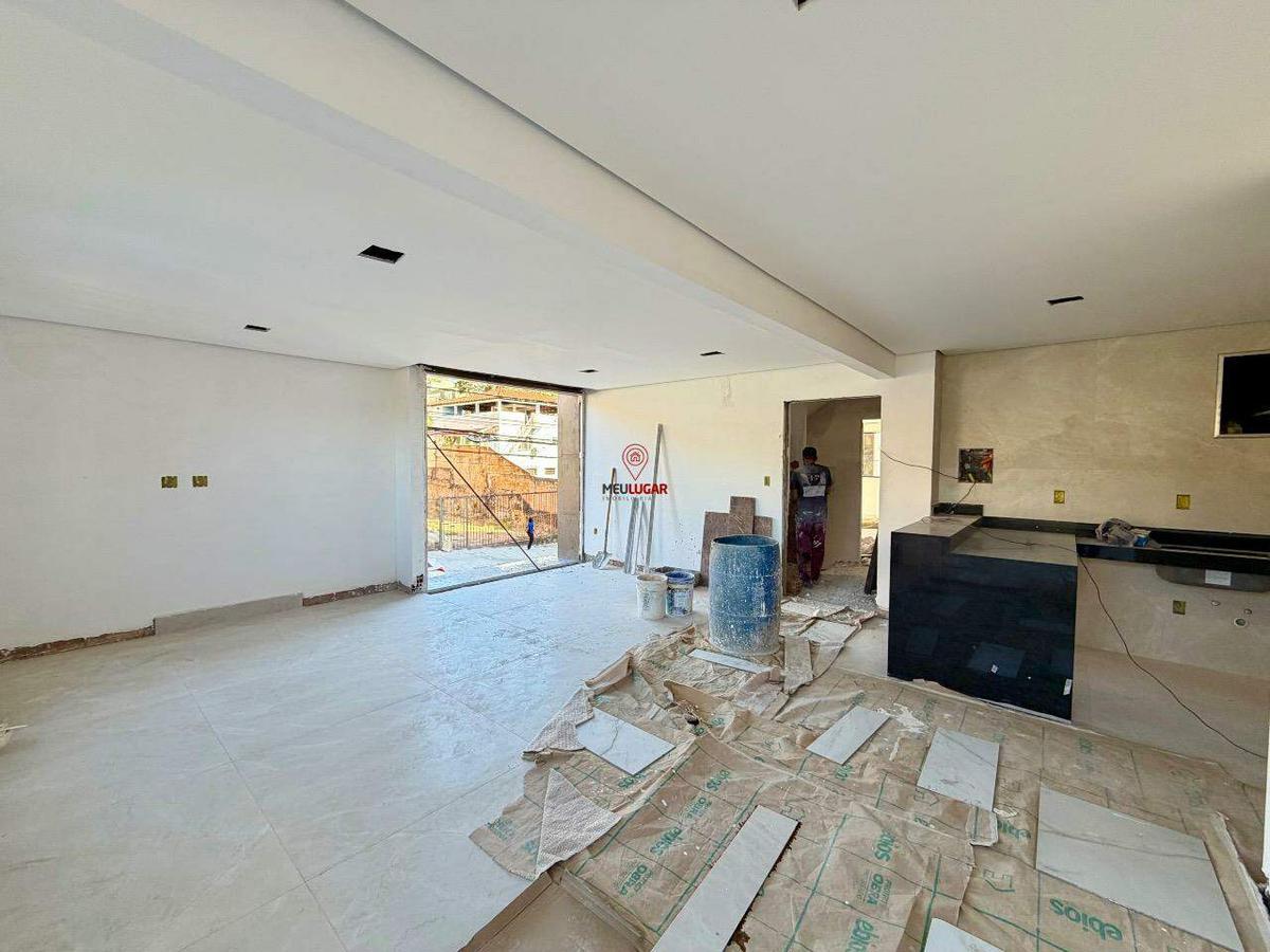 Apartamento, Barreiro, 3 Quartos, 3 Vagas, 1 Suíte