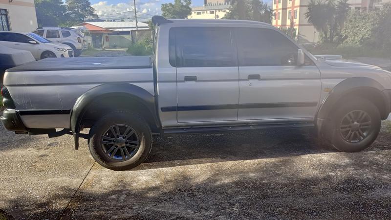 Mitsubishi L200 Outdoor Hpe 2.5 4x4 CD T.dies. Mec.