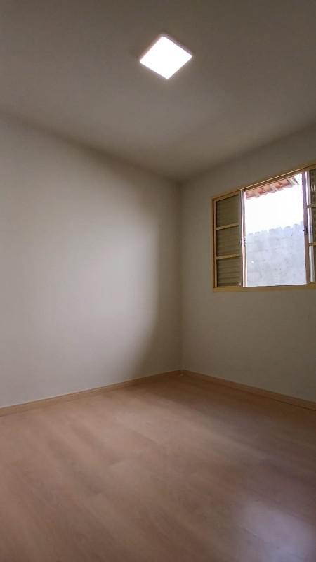 Casa, Castelo, 4 Quartos, 2 Vagas, 1 Suíte