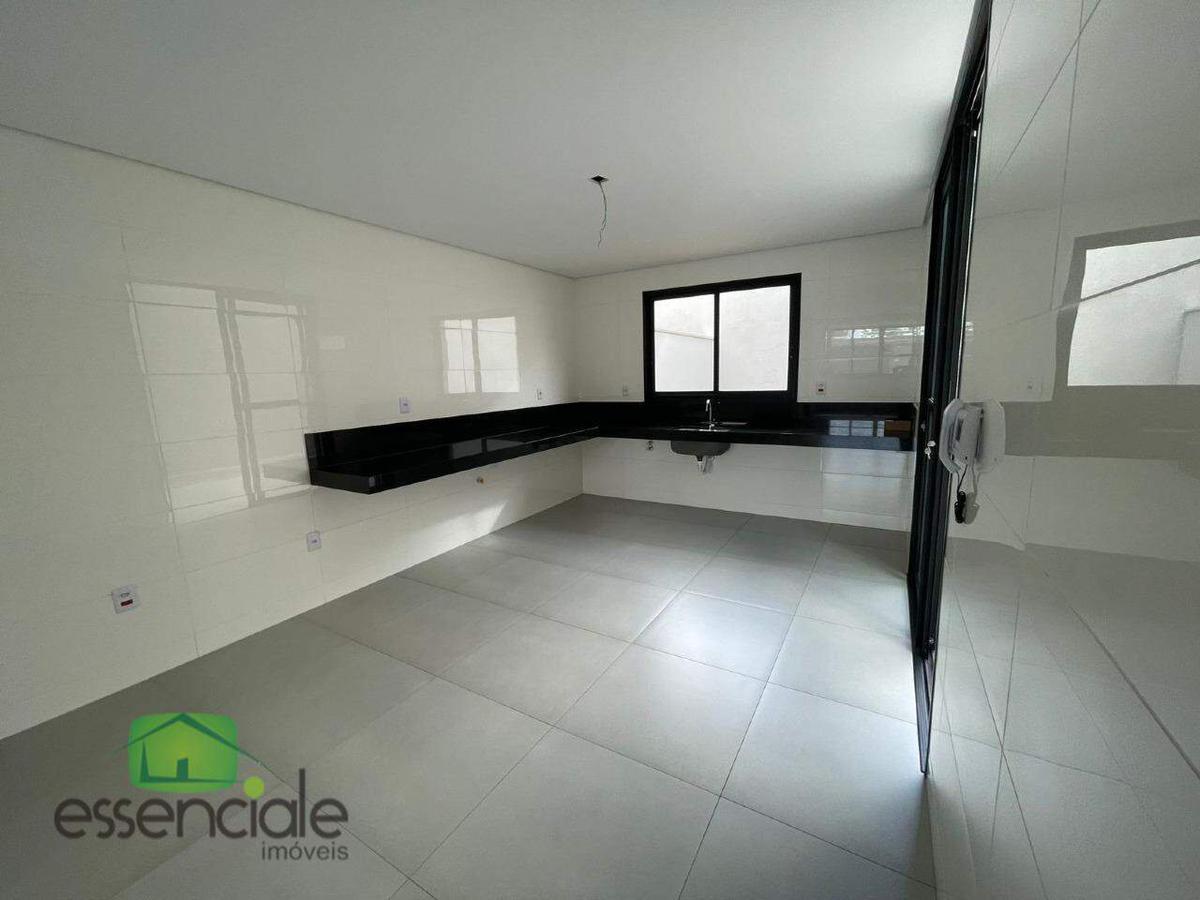 Casa, Centro, 3 Quartos, 2 Vagas, 1 Suíte