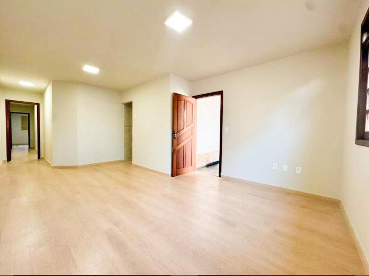 Casa, Castelo, 4 Quartos, 3 Vagas, 1 Suíte