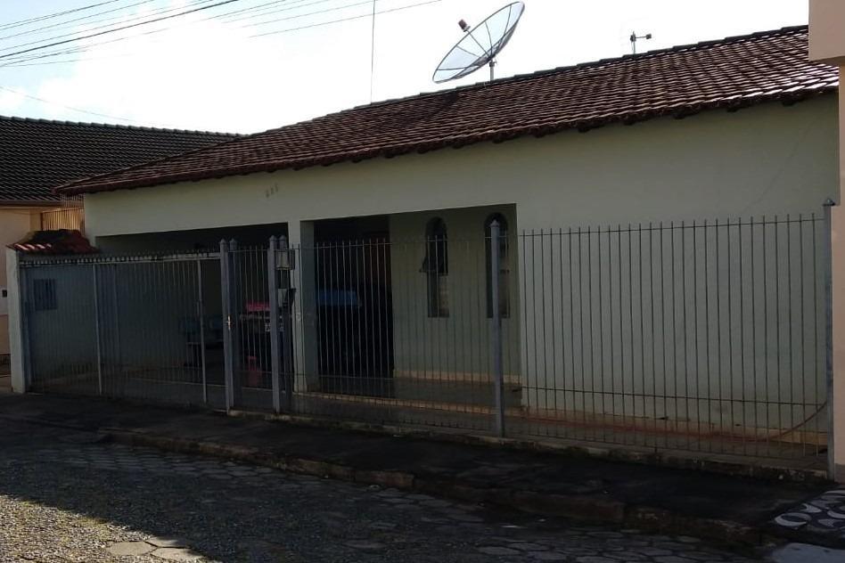 Casa, Centro, 3 Quartos, 2 Vagas, 1 Suíte