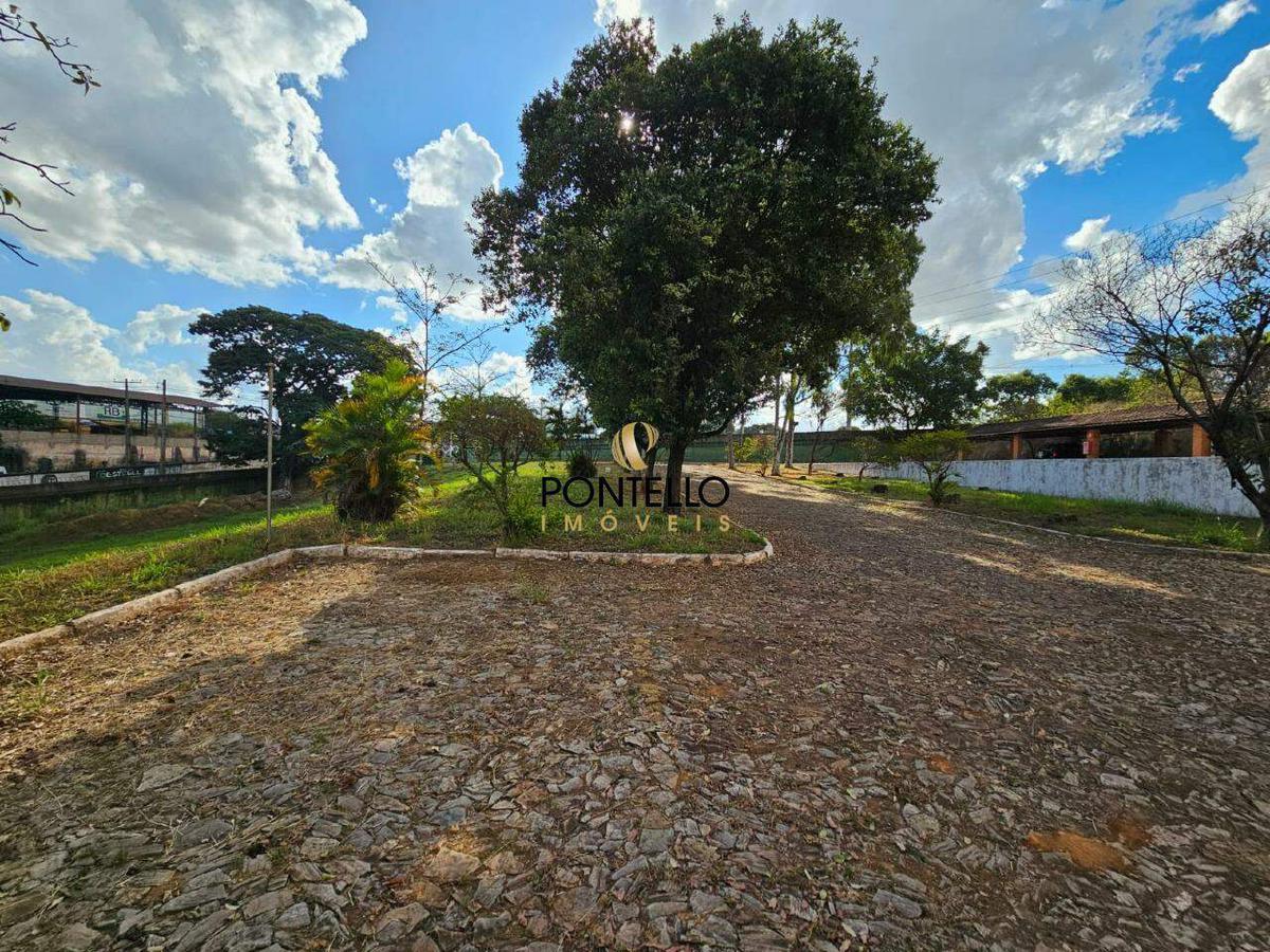 Prédio, São João, 0 Quarto, 20 Vagas