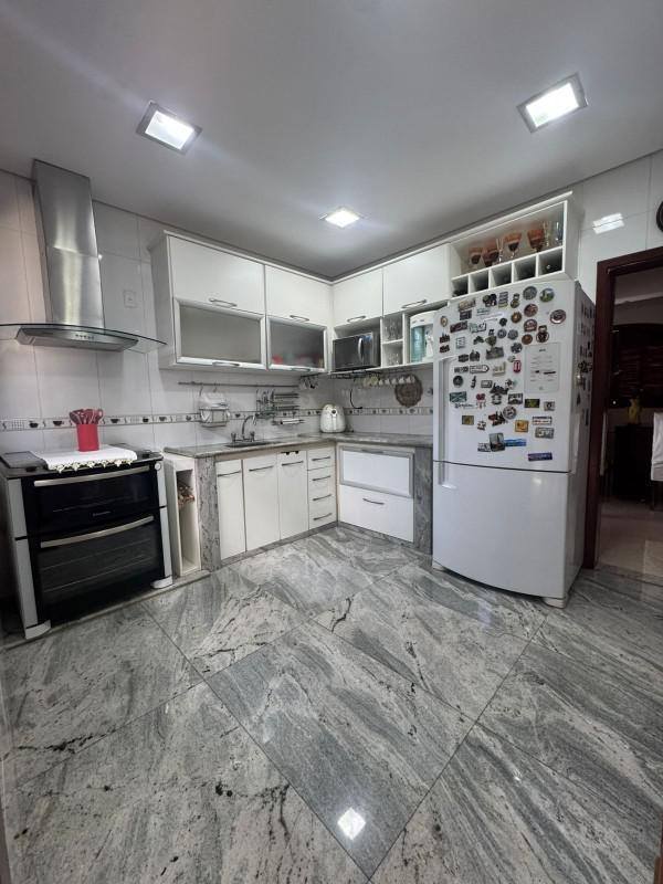 Casa, Trevo, 4 Quartos, 10 Vagas, 1 Suíte