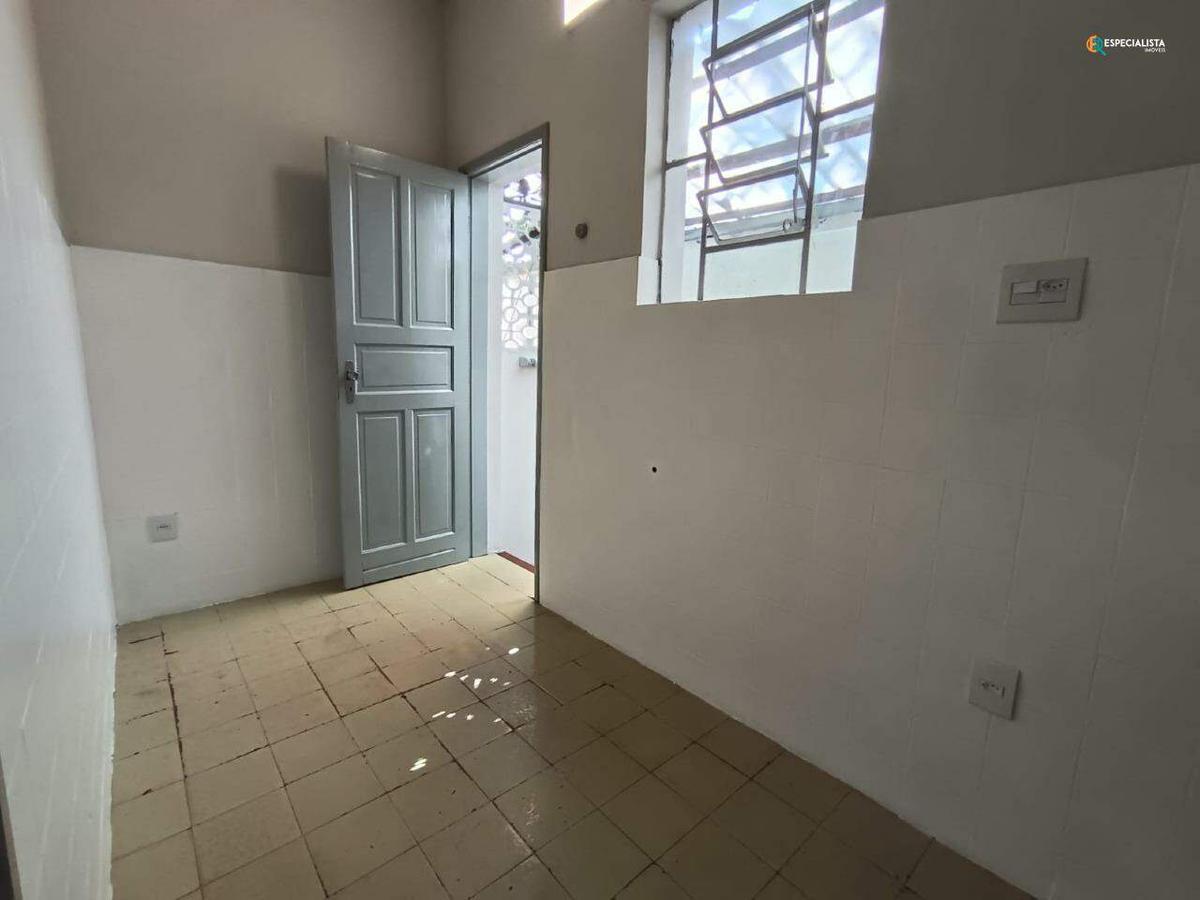 Casa, Sagrada Família, 2 Quartos, 0 Vaga