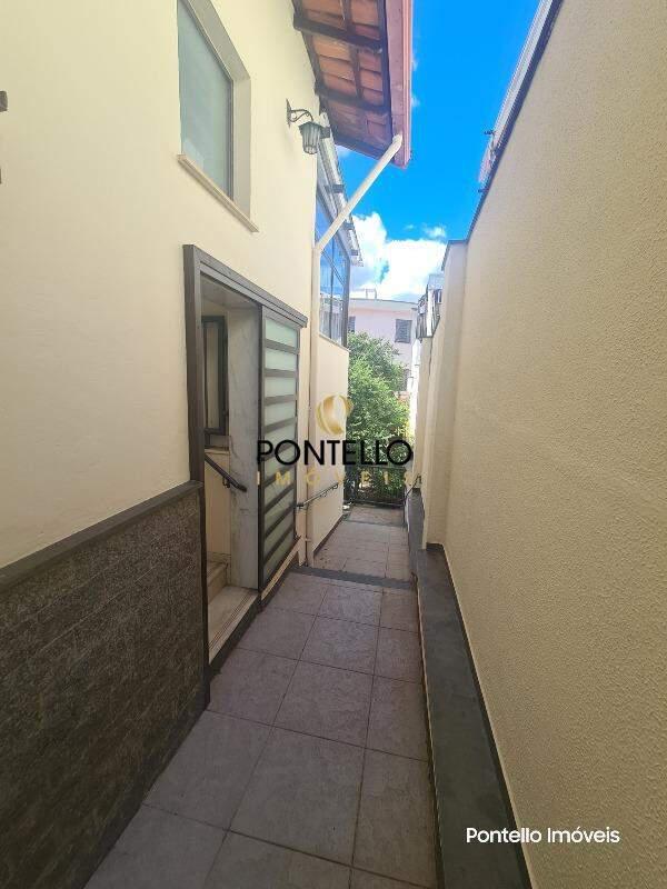 Casa, Santa Efigênia, 3 Quartos, 4 Vagas, 1 Suíte