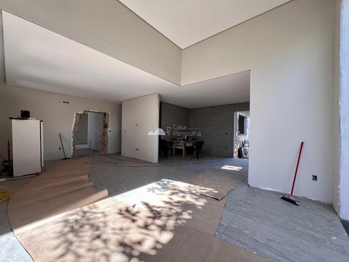 Casa, Trevo, 4 Quartos, 3 Vagas, 3 Suítes
