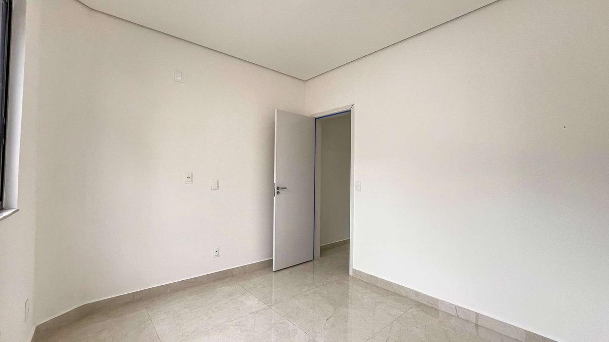 Casa, Santa Branca, 3 Quartos, 2 Vagas, 1 Suíte