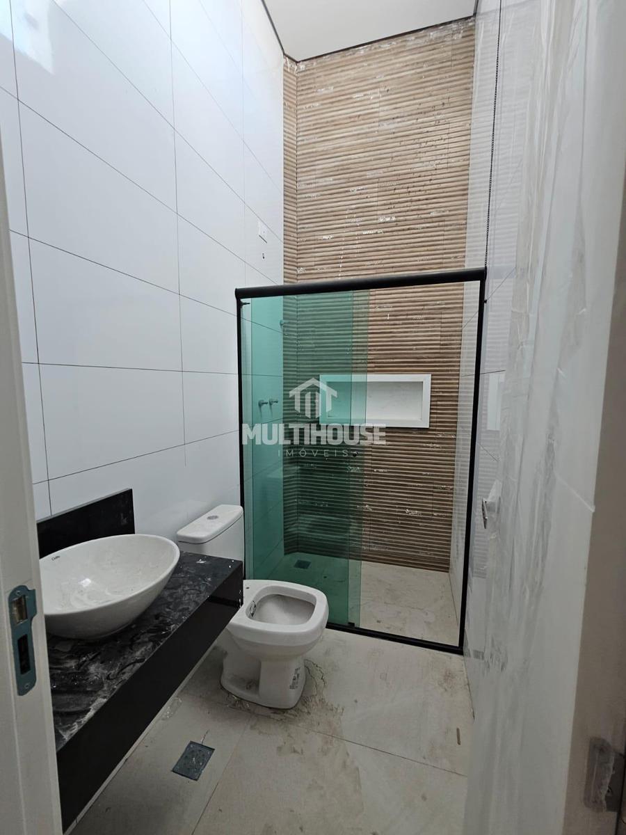 Casa, Santa Branca, 3 Quartos, 2 Vagas, 1 Suíte
