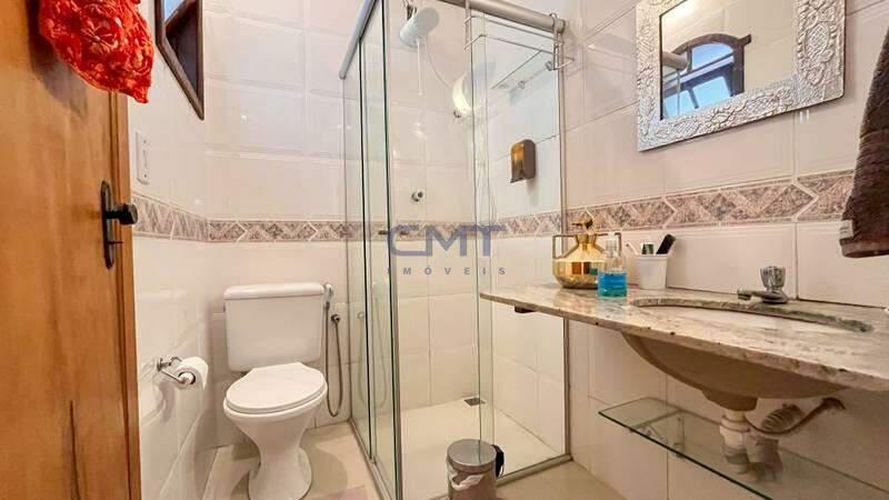 Casa, Buritis, 5 Quartos, 0 Vaga, 1 Suíte