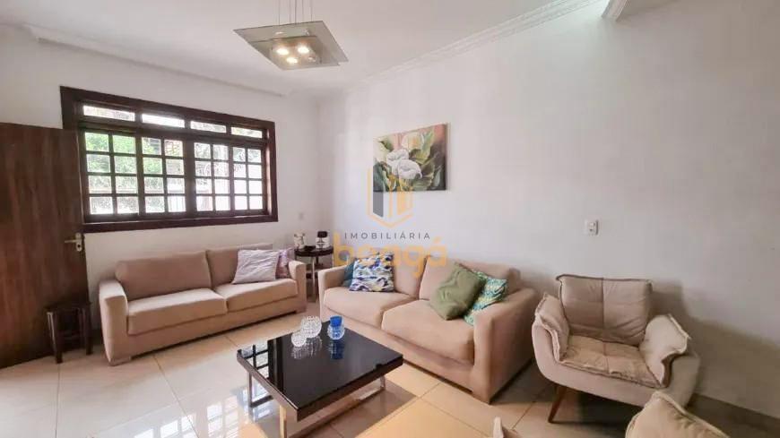 Casa, Castelo, 3 Quartos, 2 Vagas, 1 Suíte