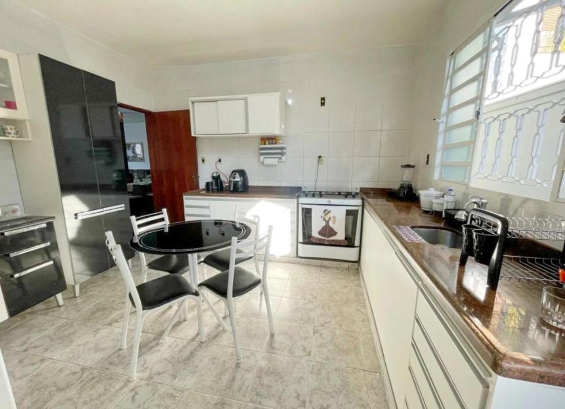 Casa, Ingá Alto, 3 Quartos, 4 Vagas, 1 Suíte