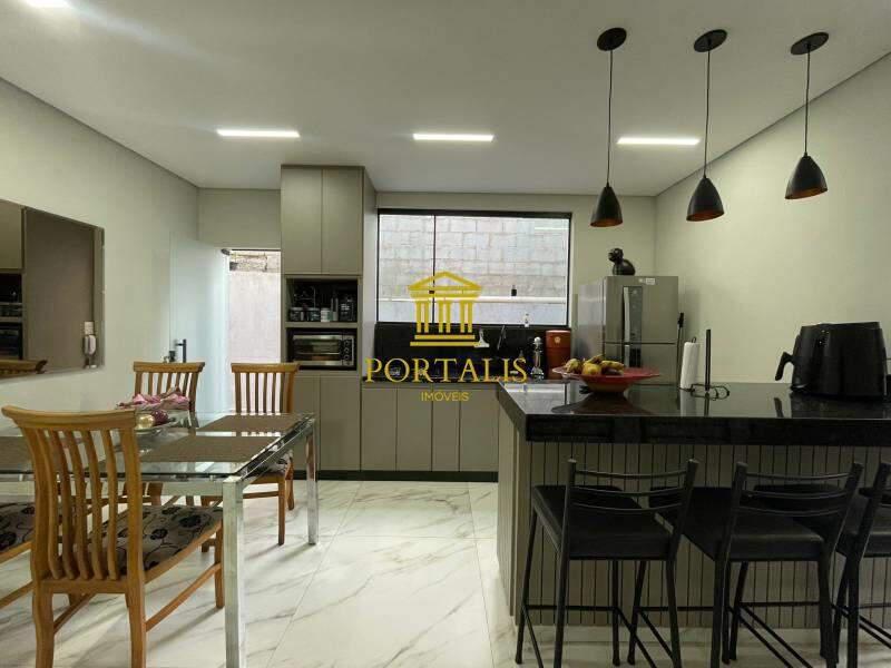 Casa, Santa Efigênia, 3 Quartos, 2 Vagas, 1 Suíte