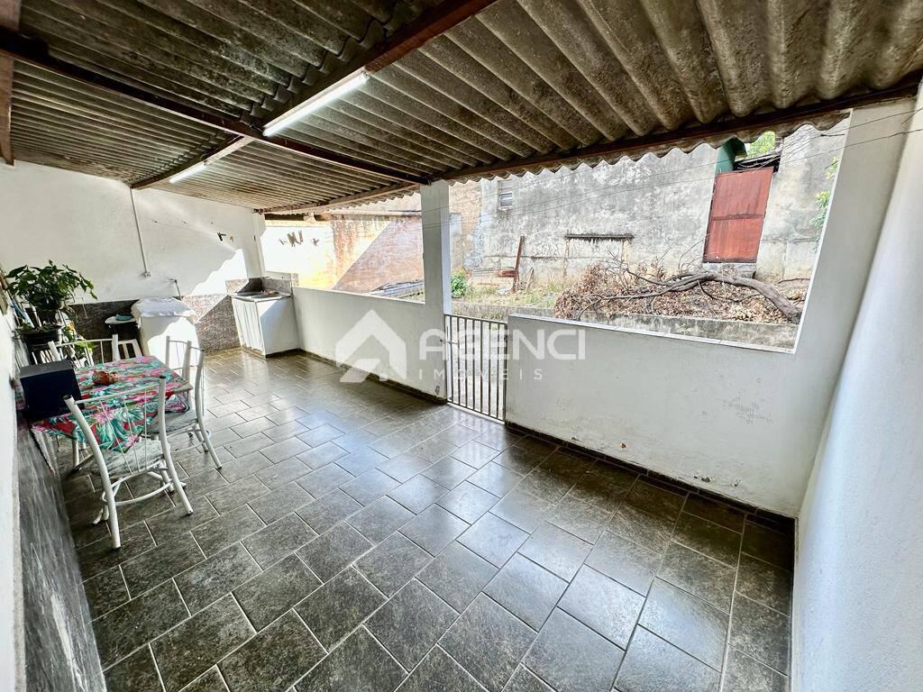 Casa, Coqueiros, 3 Quartos, 0 Vaga, 0 Suíte