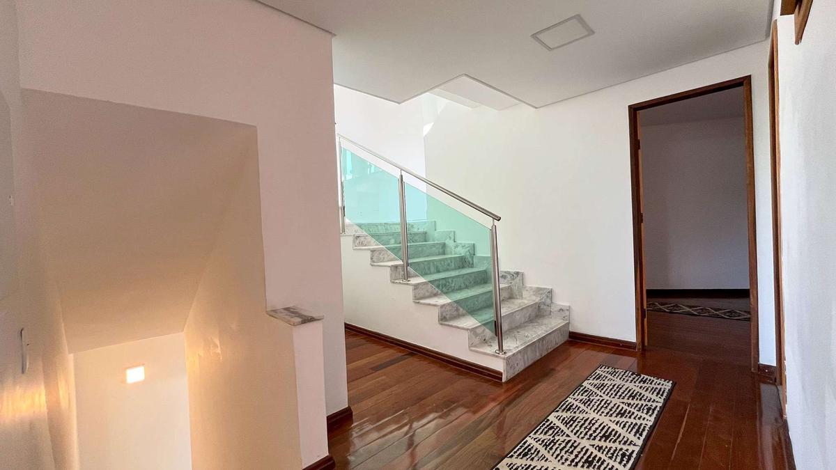 Casa, Estoril, 3 Quartos, 6 Vagas, 1 Suíte