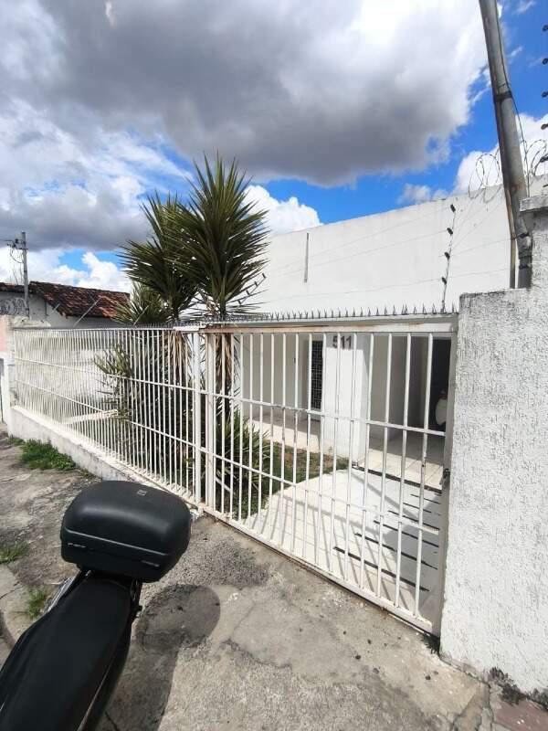 Casa Comercial, Prado, 2 Quartos, 0 Vaga