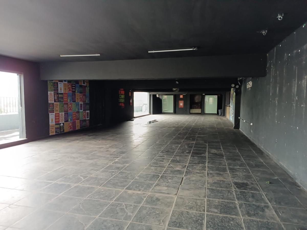 Prédio, Barreiro, 0 Quarto, 0 Vaga