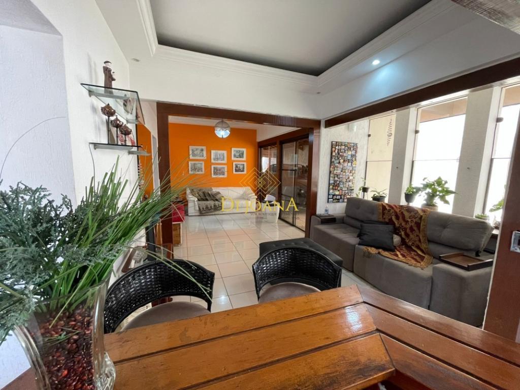Casa, Centro, 3 Quartos, 2 Vagas, 1 Suíte