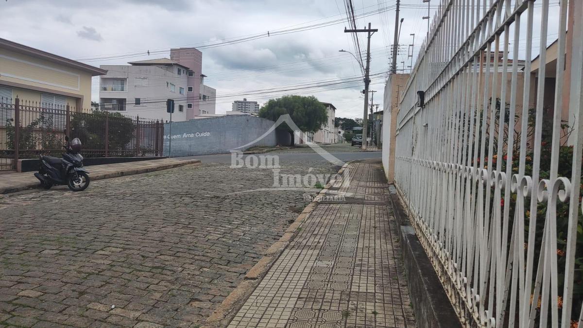 Casa, Centro, 3 Quartos, 0 Vaga