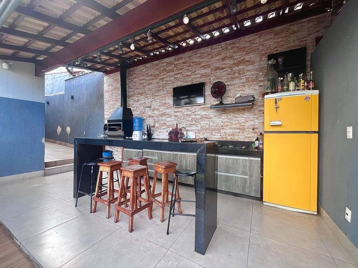 Casa, Santa Branca, 3 Quartos, 4 Vagas, 1 Suíte