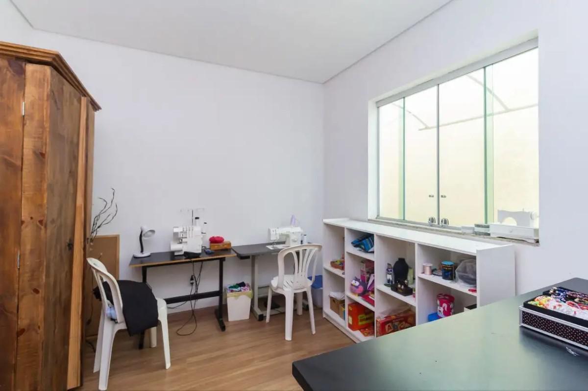 Casa, Estoril, 4 Quartos, 3 Vagas, 4 Suítes