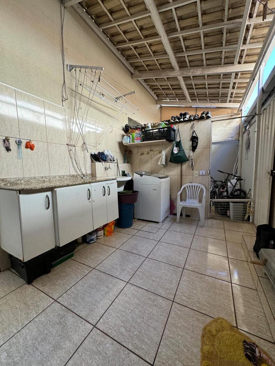 Casa, Castelo, 3 Quartos, 2 Vagas, 1 Suíte