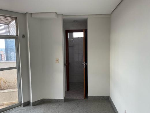 Conjunto de Salas, Funcionários, 4 Vagas